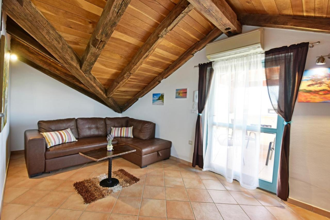 Alavanda Porec - App S Bazenom Exterior photo
