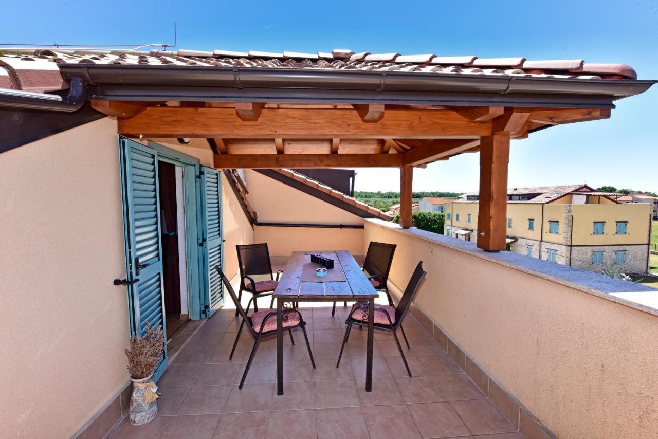 Alavanda Porec - App S Bazenom Exterior photo
